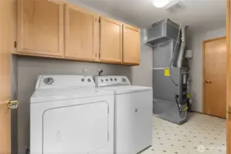 Washer/Dryer remain with home