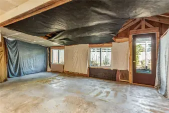 660 sqft of bonus workshop space.
