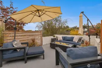 Fabulous entertainment -sized patio