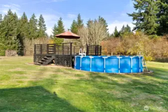 Large pool and deck stay with the home.