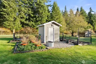 Garden space w/greenhouse