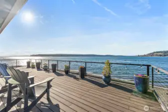 Beautiful Large Deck For Entertaining