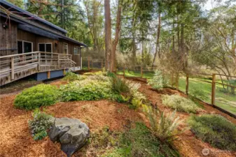 Thoughtfully designed as the heart of the property, the garden creates a peaceful focal point where natural beauty and quiet moments unfold throughout the seasons.