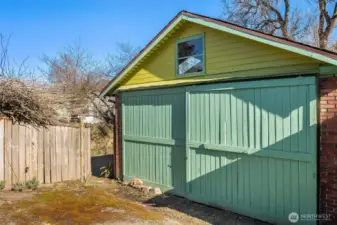 Sitting on a nicely finished alley, the garage was converted to an artist's studio. The lot is large and wide and could be perfect for development.