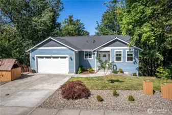 Welcome to your home by the beautiful Lake Dorothy.