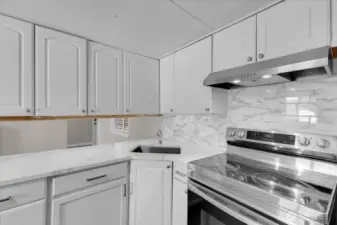 Fully updated kitchen - all appliances stay!