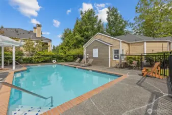Outdoor pool and clubhouse