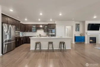 We love this gorgeous kitchen with so many cupboards, huge center island, plenty of room to solve the "too many cooks in the kitchen" problem!