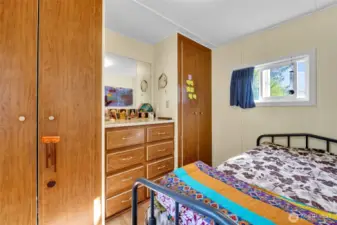 Ample storage space in primary