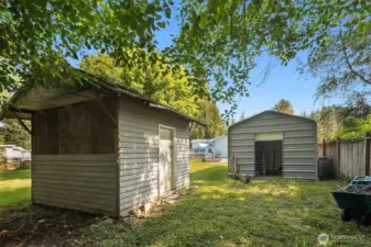 2 Outbuildings - Shop w Electrical