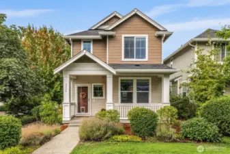 This well-maintained 2013 build is a turnkey home with contemporary style and open spaces ideal for entertaining. Don’t miss this West Seattle gem!