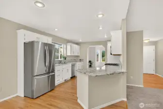 Stainless appliances stay with home