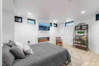 Guest room with trundle bed