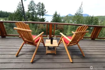 Sweeping views across the Sound, offering a constantly changing backdrop of boats, wildlife, and island sunsets.