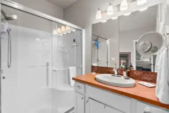 Beautiful and practical shower access with ample space for all your musical interludes.