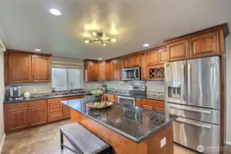 Beautiful eat-in kitchen with granite counters!