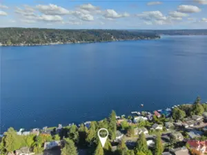 Lake and mountain views, easy access to the Burke Gilman Trail and fresh water swimming at Matthew's Beach. Properties like this don't come along every day.