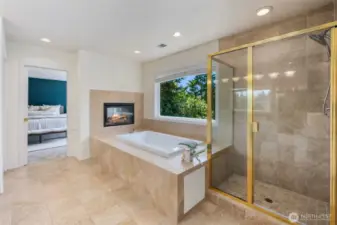 Primary 5 piece ensuite