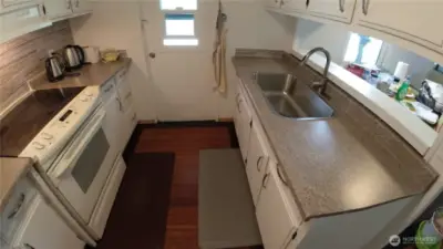 New counter and deep sink in kitchen