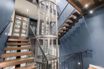 The transparent spine. Serving as the home's central artery, the elevator visually and physically connects the intimate living spaces without blocking light or flow.