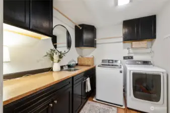Spacious laundry room w/ utility sink