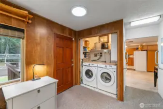 washer and dryer stay