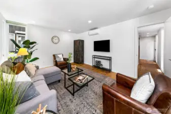 Room to define your rhythm. With ample space and natural light, this lower-level suite adapts to your lifestyle—perfect for movie nights, long-term guests, or multi-generational living at Harold’s Place.