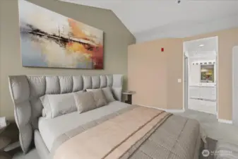 Primary bedroom w/en suite 5-piece bathroom.