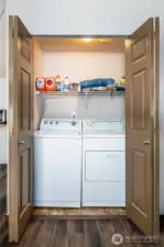 Upstairs full laundry for convenience