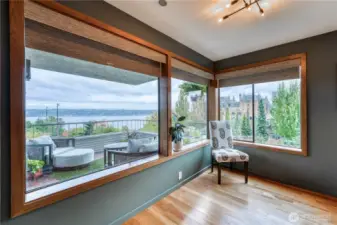 Another view of the kitchen eating area.