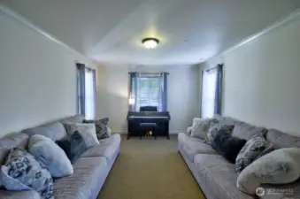 Large front room for entertaining