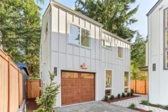 13750 Stone Front View