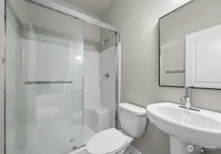 Photographs are for illustrative purposes only. Features, finishes, interior/exterior colors, landscaping and floorplan shown may vary from actual homes built.