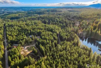 Property boarders Lake Ludvick