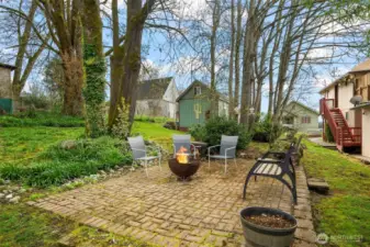 Generous lot sizing with plenty of room for entertaining