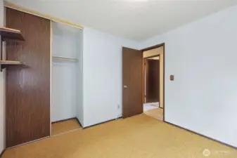 Back to the hallway between the bedrooms.