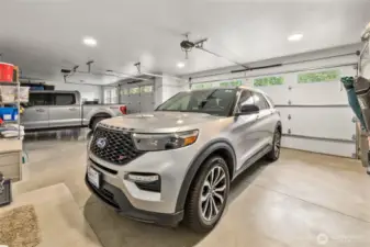 Yes, a full-size truck does fit in this extra large garage!