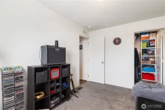 Also has a walkin closet