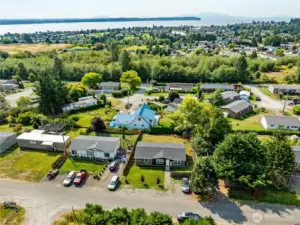 Blocks from Birch Bay!