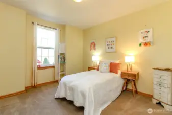 This extra bedroom face the front yard.