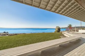 Step outside to the full-length deck with built-in bench seating, where you can enjoy dining on the deck, basking in the sun, or slipping into the hot tub to unwind as you take in the stunning water views.