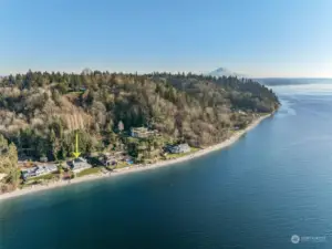 147 ft of incredible low bank beach waterfront- this home is nicely tucked away & in a prime location yet only 7-10 minutes from Seattle International Airport.