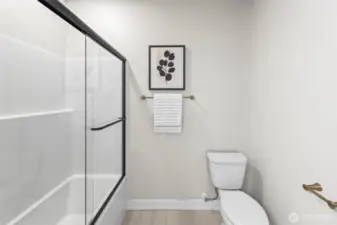 Bathroom 3 (2)