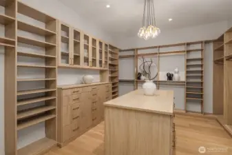 Primary suite large his & her walk-in closets