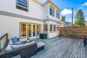 Large Deck for entertaining