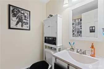 5221 - Full bathroom