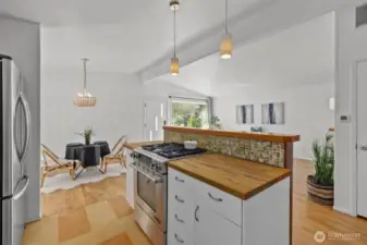 Kitchen island completed / gas stove/oven