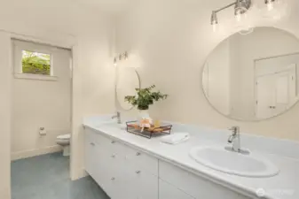 Main floor jack/jill bath