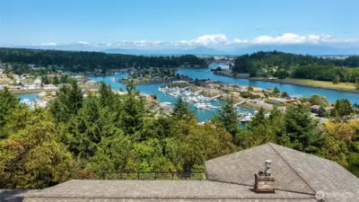 Stunning views of Shelter Bay marina, Swinomish Channel and the Rainbow Bridge. Mount Baker is spectacular on a clear day!