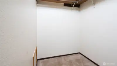 Walk In Closer + Add a W/D Unit ?